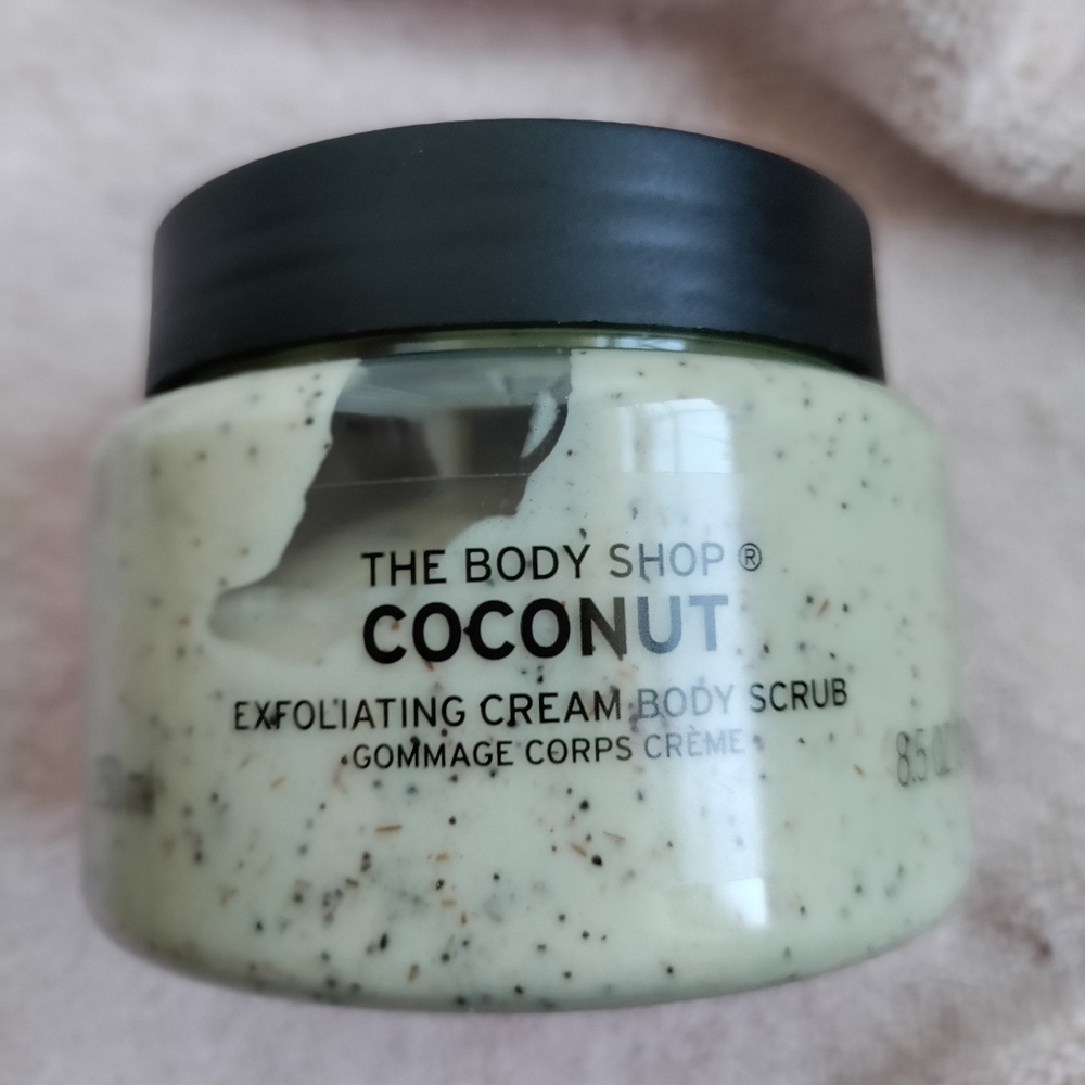 The Body Shop Coconut exfoliating Body Scrub